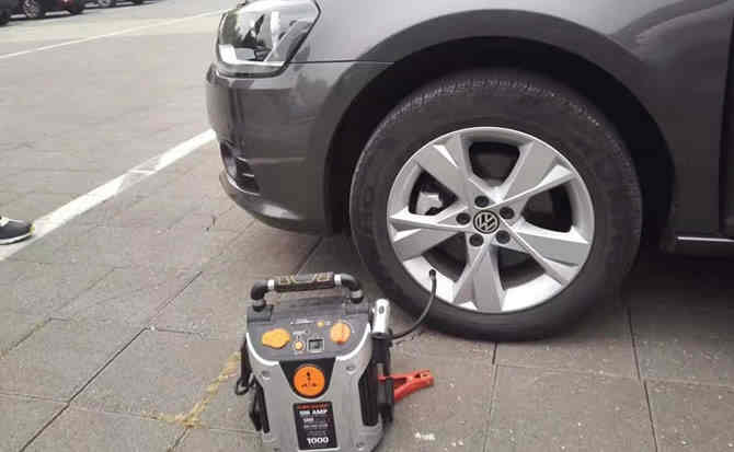 句容汽车搭电案例